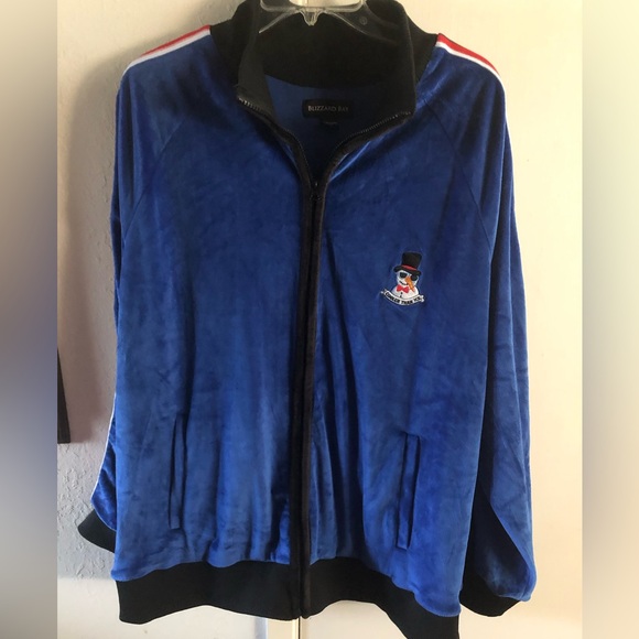 🎄Blizzard Bay Christmas Velvet Jacket- 856 $35 or $30 w/offer - Picture 2 of 5